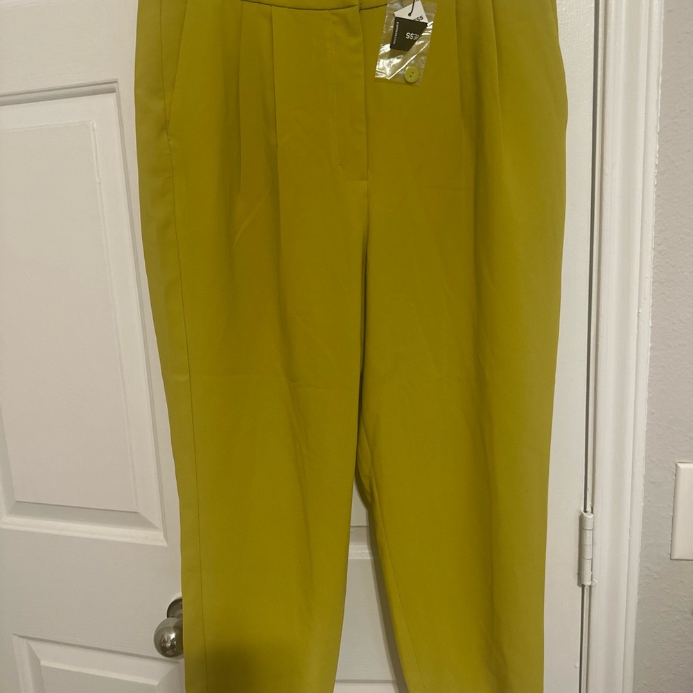 ⚡️FLASH SALE⚡️ Express Super High Rise Ankle Pants 14 Short in Chartreuse